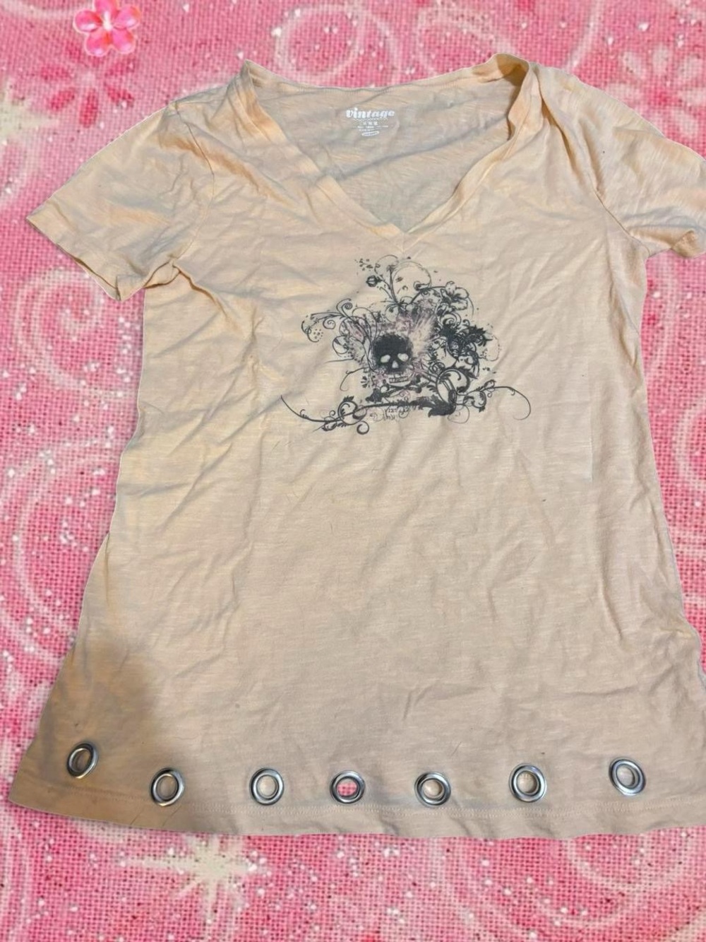 Old Navy Beige V-Neck Short Sleeve Tee with Skull Graphic